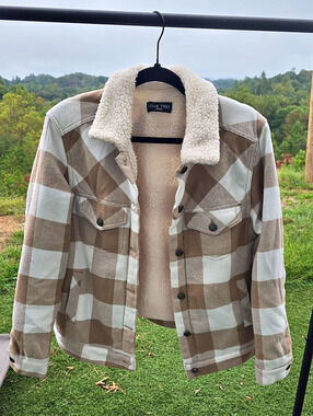 Love Tree Sherpa-Lined Plaid Jacket Plaid Sherpa Jacket in Brown & White Size